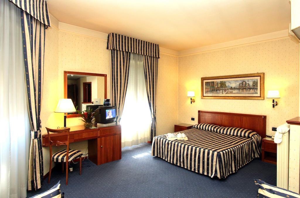 Hotel De Paris Терні Екстер'єр фото
