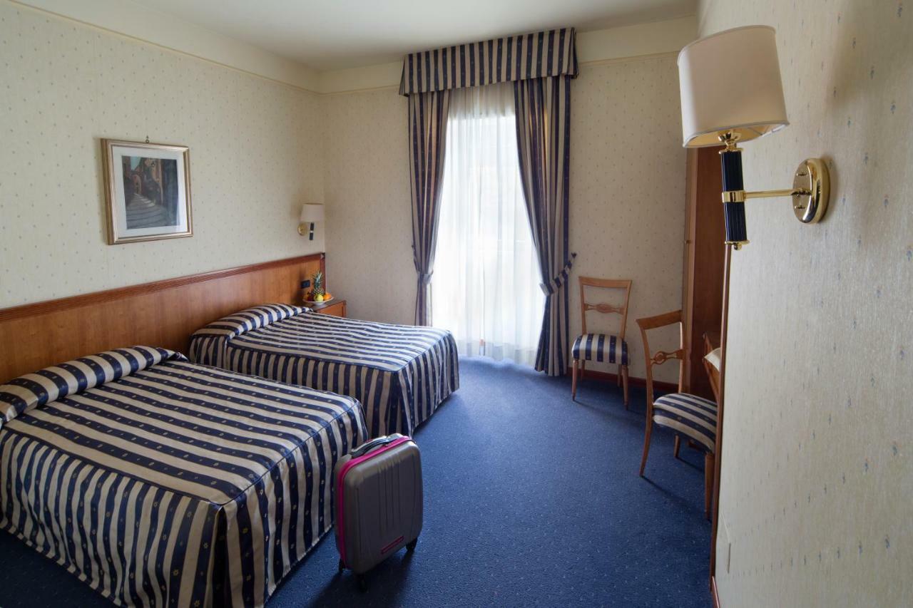 Hotel De Paris Терні Екстер'єр фото