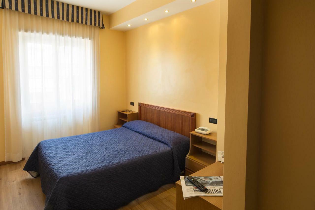 Hotel De Paris Терні Екстер'єр фото
