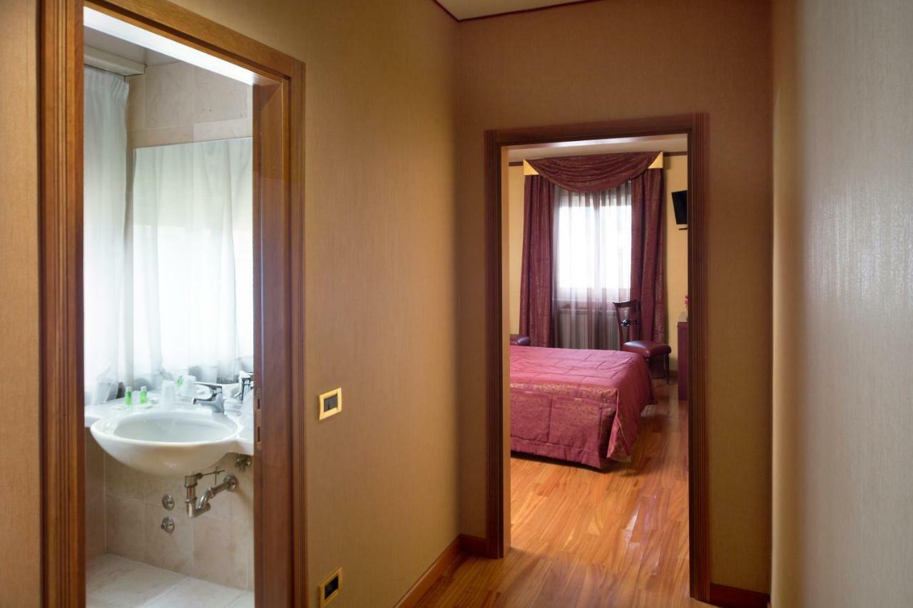 Hotel De Paris Терні Екстер'єр фото